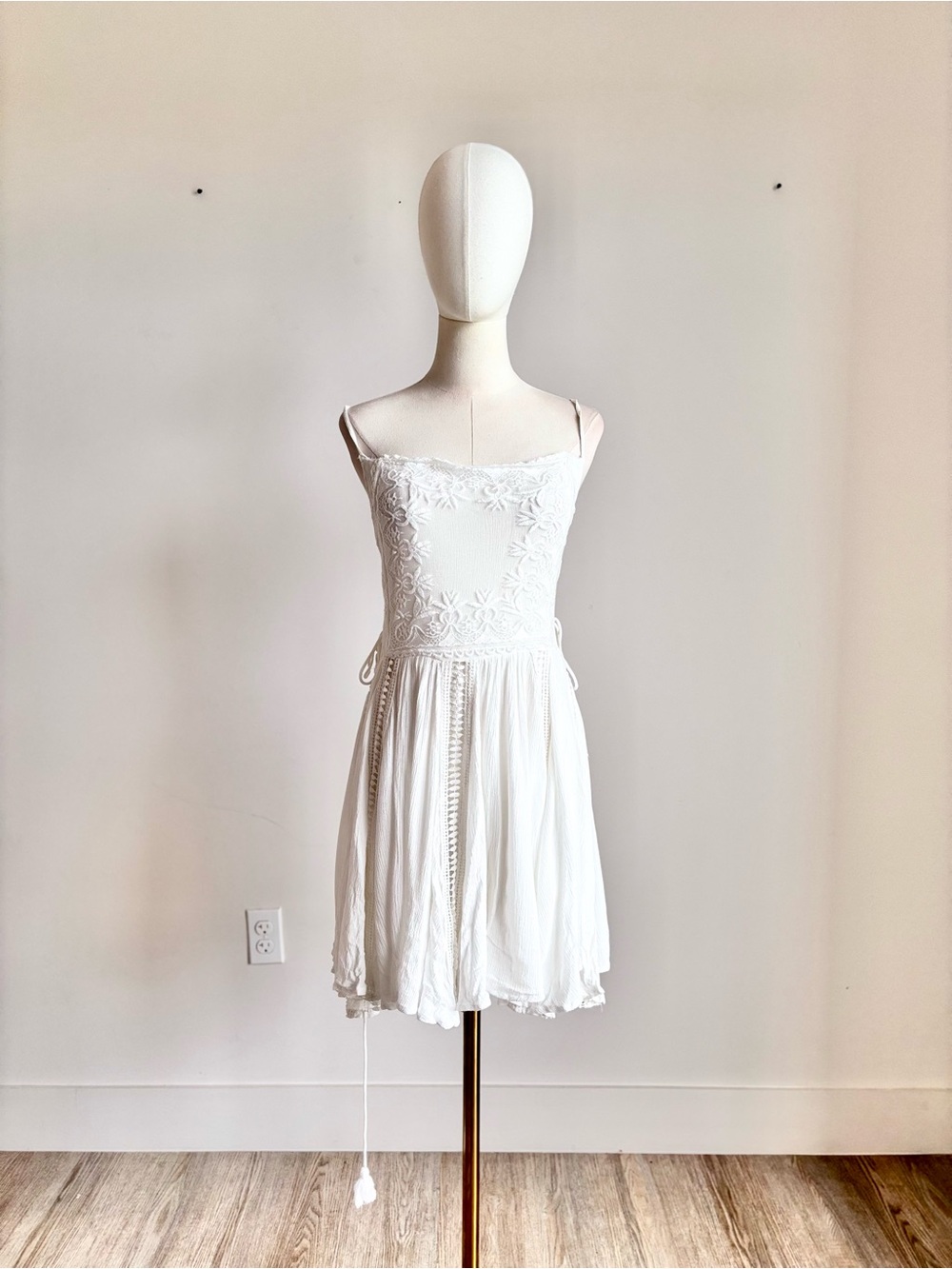 RAGA White Embroidered Lace-Up Side Cutout Boho Mini Dress Size Medium
